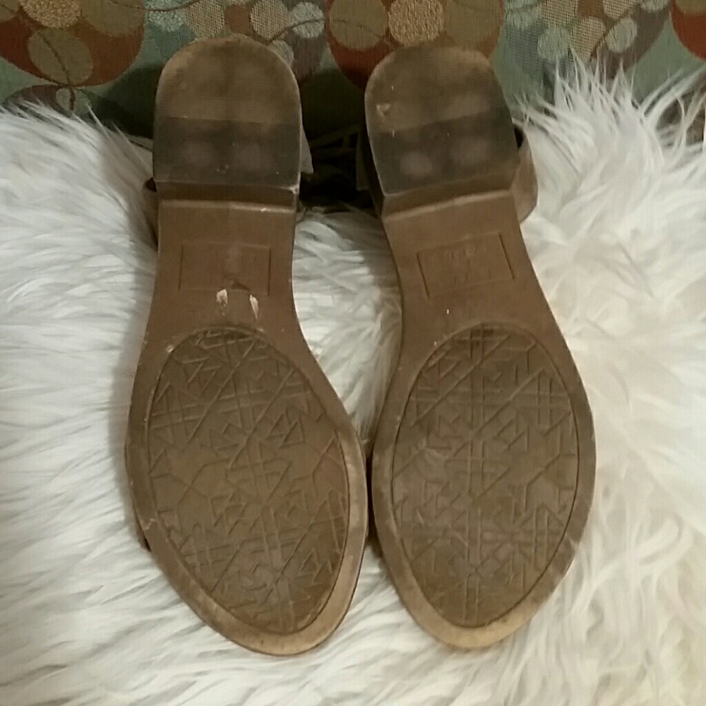 Shoes - Picture 3 of 4